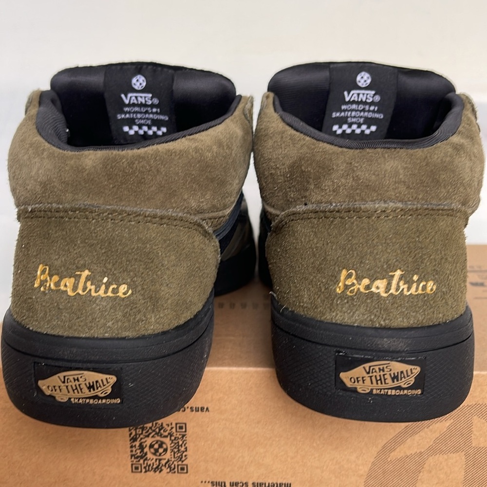 Vans WMNS Zahba Mid
Beatrice Domond Dark Olive
VN000CBSDOL
Sneakers - Picture 13 of 16